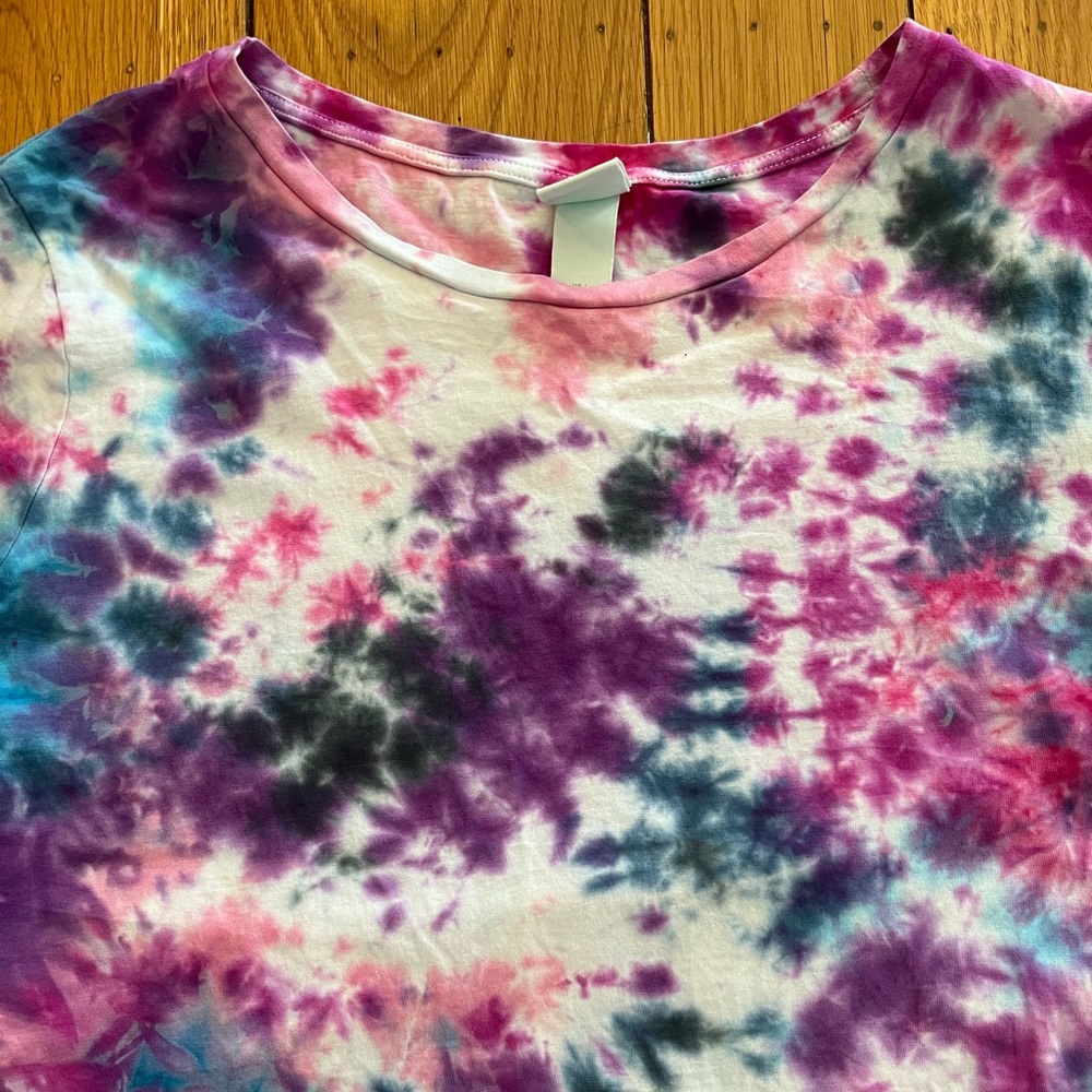 H&M Basics Custom Tie-Dye Crewneck T-shirt, Tee - Size Large